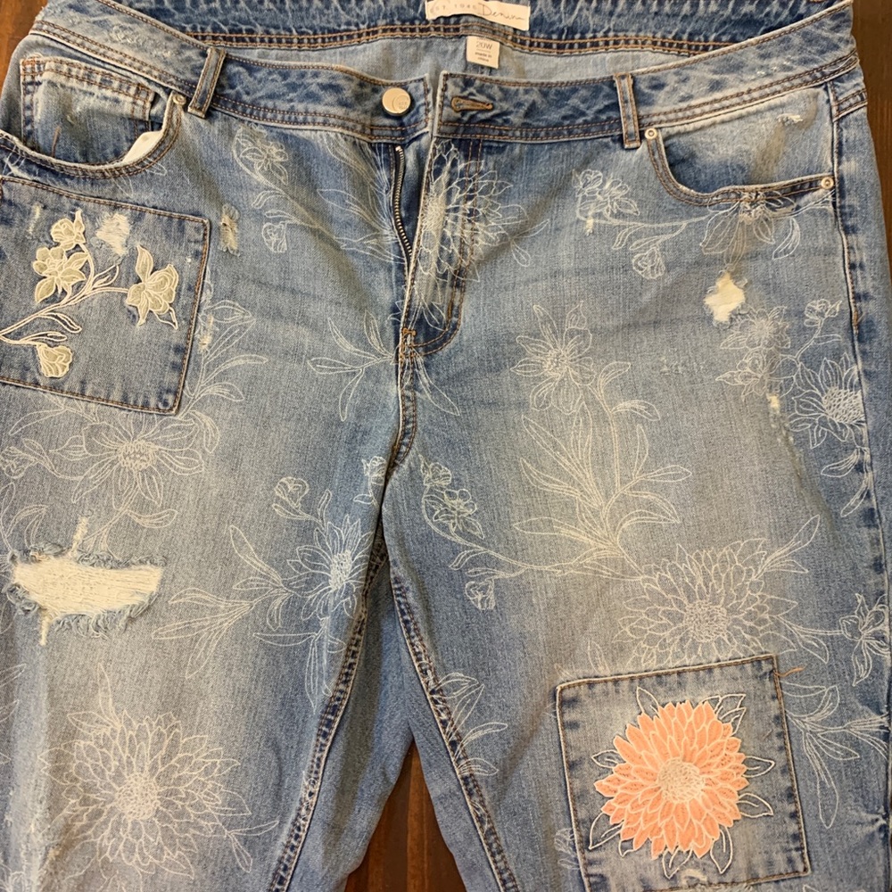 Capri jeans with floral pockets size 20W